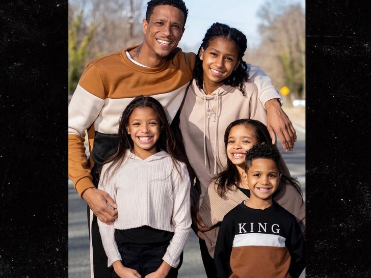 Floyd Roger Myers Jr. with family members