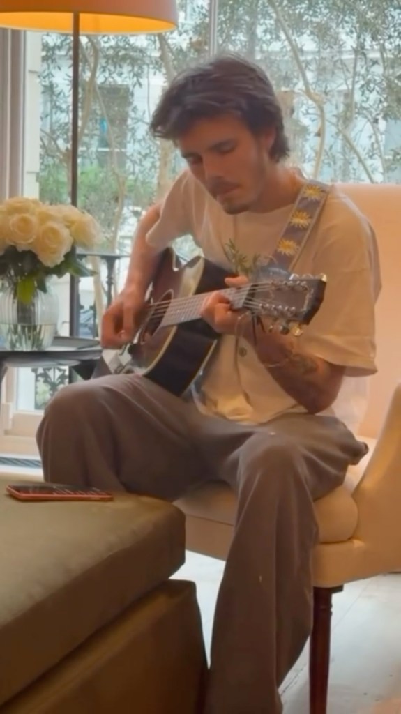 Cruz Beckham accompanies his mom on acoustic guitar in the living-room performance (Instagram).